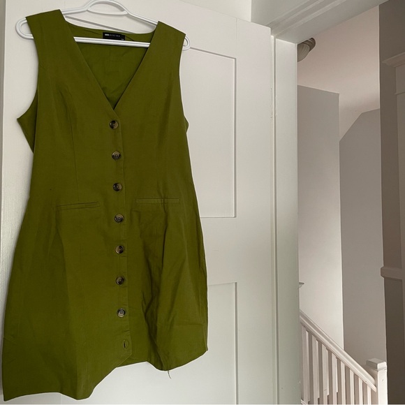 ASOS DESIGN Mini button up linen blend vest dress in khaki - Picture 3 of 3